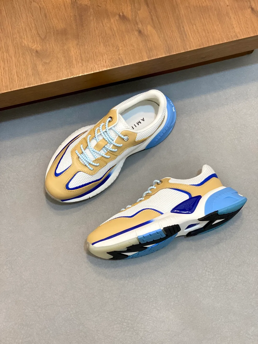 💰740 AMIRI's new men's casual sports shoes, made of first-layer cowhide leather uppers and spliced ​​with original breathable mesh, rich in three-dimensionality, contrasting color design, simple style, fashionable and sporty, breathable mesh lining, original ultra-light outsole, a must-have item for daily leisure! Size: 38-45 (38, 45 customized)